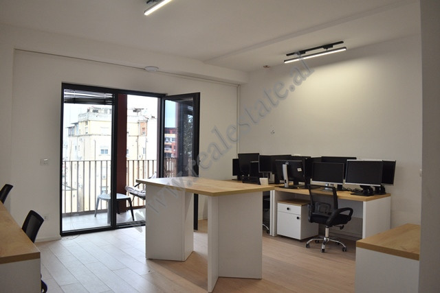Ambient zyre me qira tek Residenca Garden Building ne Tirane